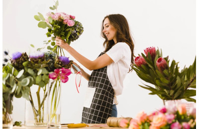 Букети з білих та рожевих троянд