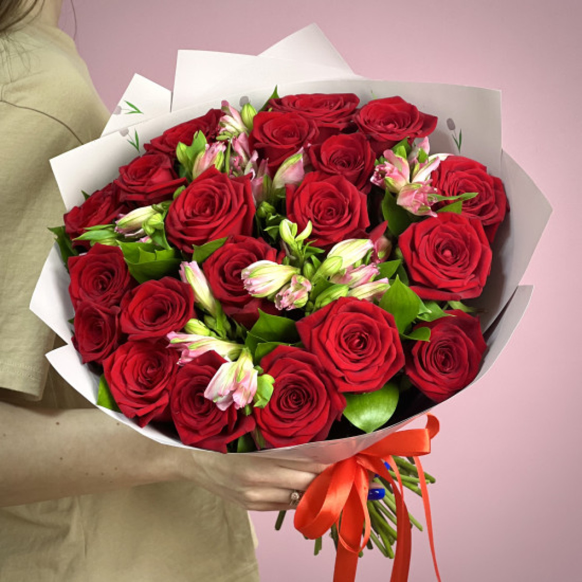 Ramo de Rosas con Alstroemerias - entrega en Hamburgo