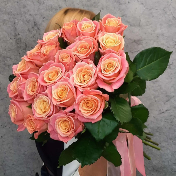 21 персикова троянда